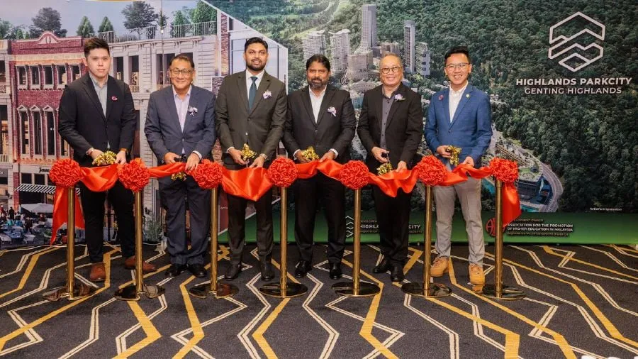 The Management Team of Highlands Park City at the opening ceremony of King’s Park Gallery recently. (Highlands Park City executive director Thanesh Jayandren is standing third from left)