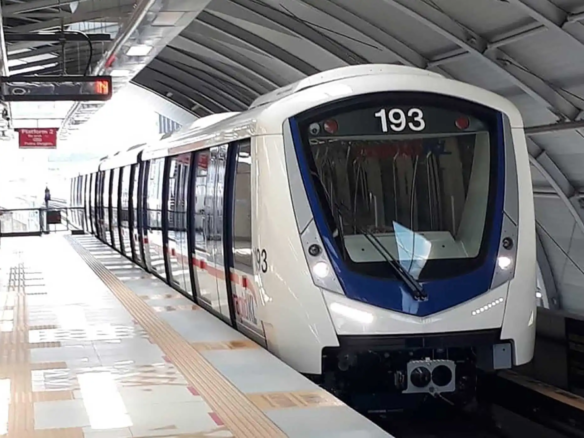 lrt kelana jaya train