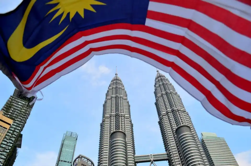 klcc malaysia flag